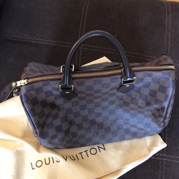 100% Authentic Louis Vuitton Speedy 30 bag. Length heigh width 11.8x8.2x6.6 inch - Picture 4 of 9